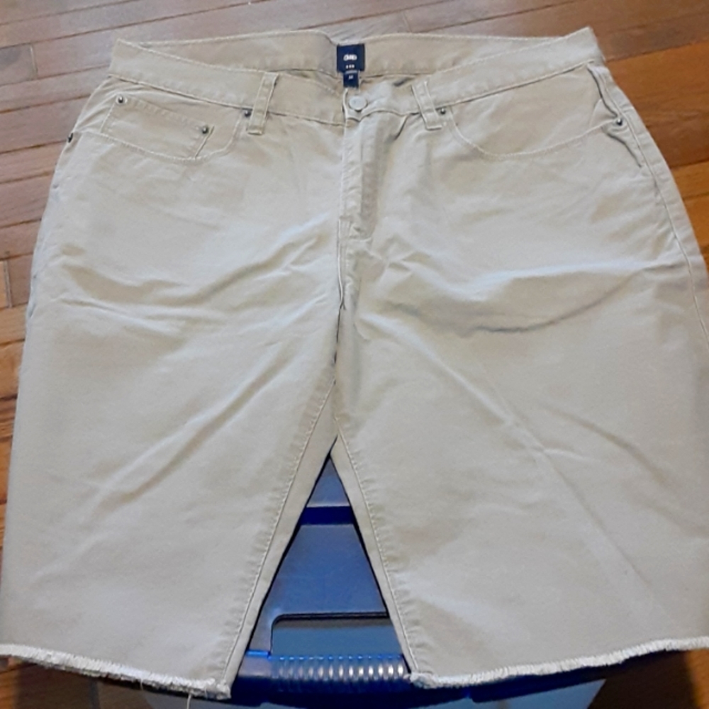 Mens Gap shorts, size 34
